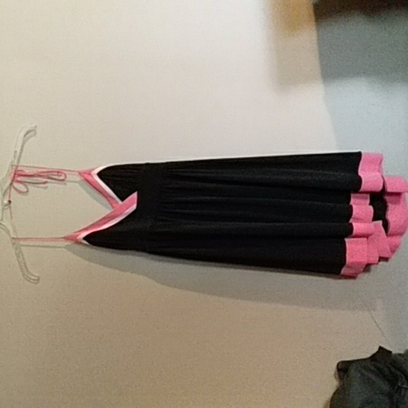 le chateau Dresses & Skirts - Le chateau dress size medium